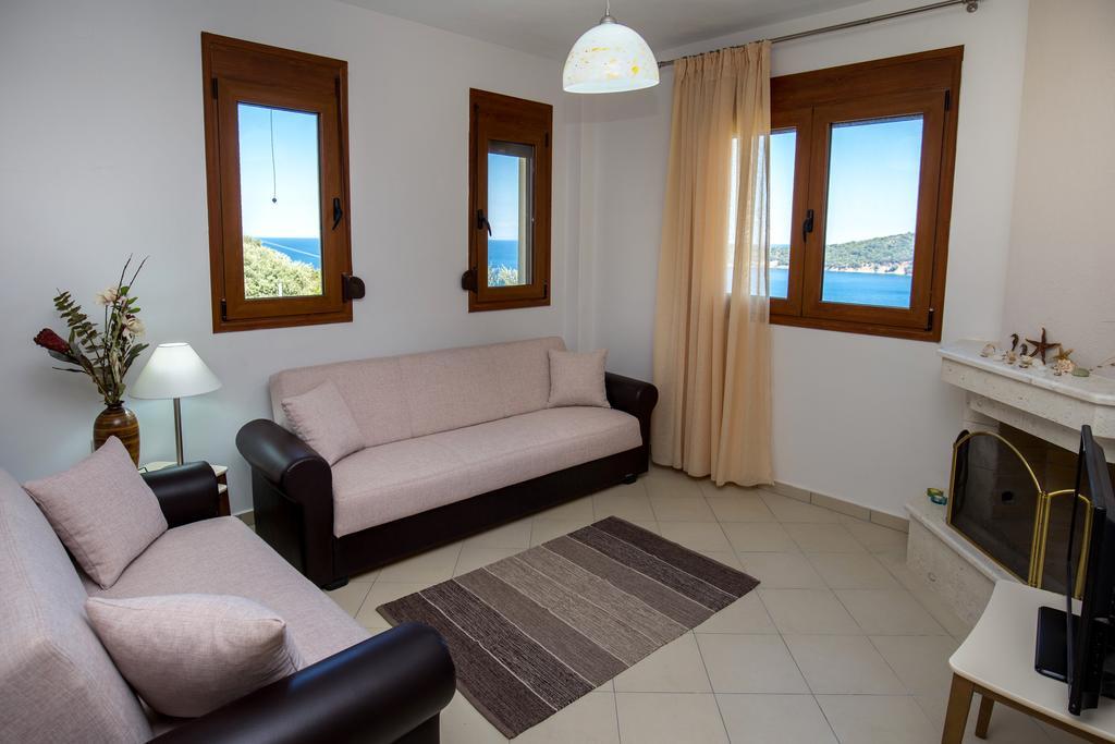 Aphrodite Villas Koinyra Exterior photo