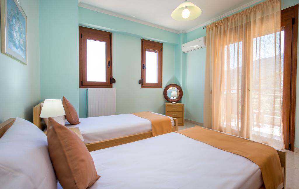 Aphrodite Villas Koinyra Exterior photo