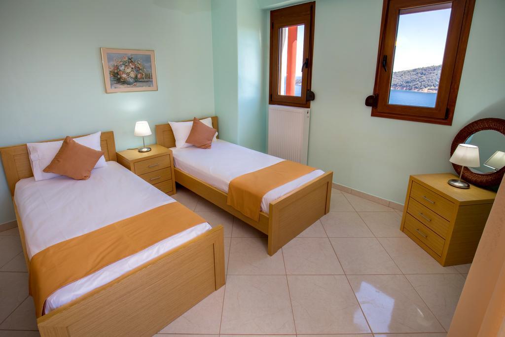 Aphrodite Villas Koinyra Exterior photo