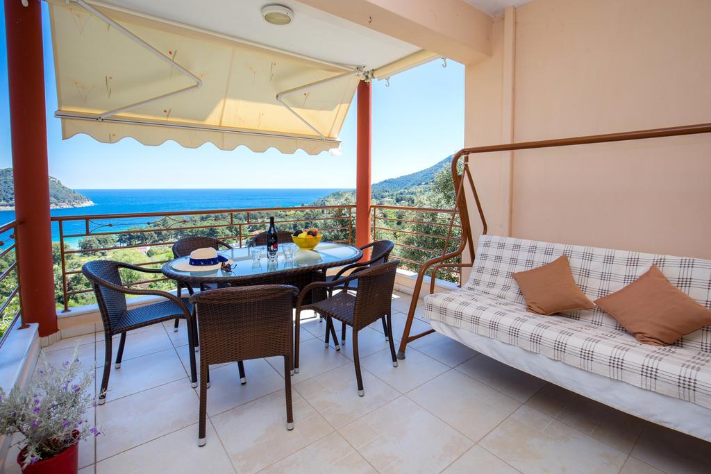 Aphrodite Villas Koinyra Exterior photo