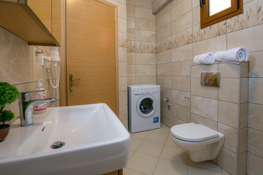 Aphrodite Villas Koinyra Exterior photo