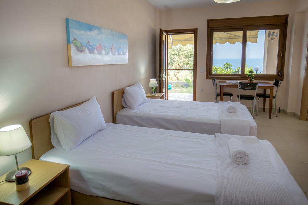 Aphrodite Villas Koinyra Exterior photo