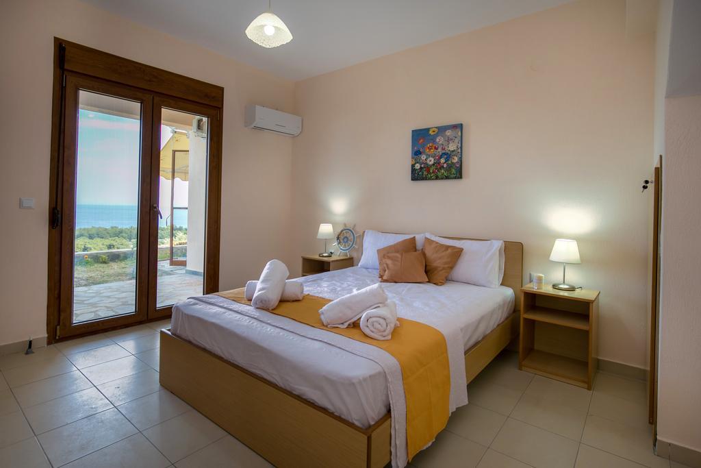 Aphrodite Villas Koinyra Exterior photo