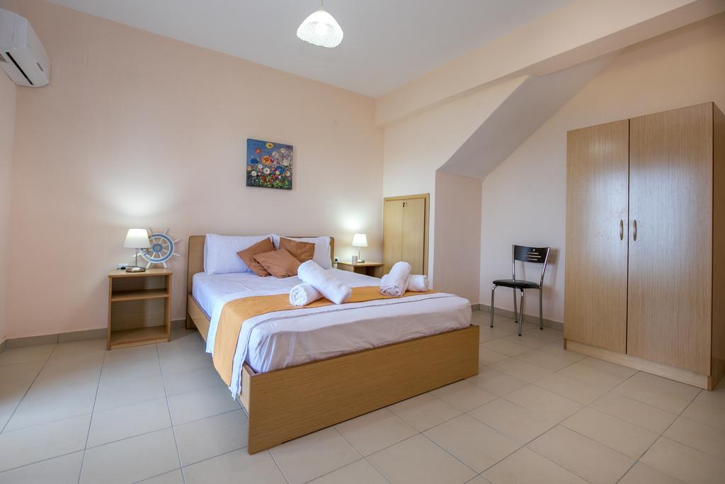 Aphrodite Villas Koinyra Exterior photo