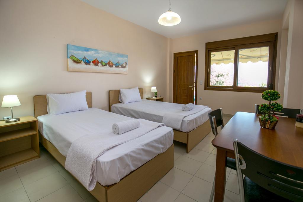 Aphrodite Villas Koinyra Exterior photo