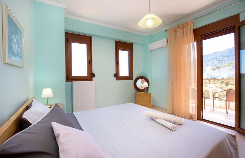 Aphrodite Villas Koinyra Exterior photo